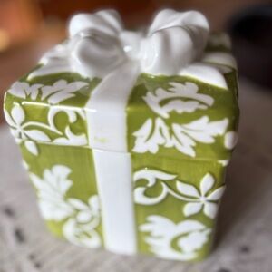 Charming Green and White Ceramic Gift Box